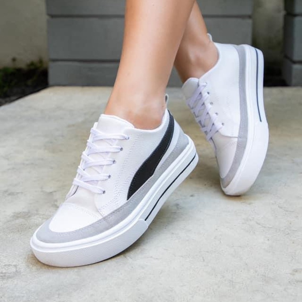 BRAND NEW MAKERS TENNIS SHOES